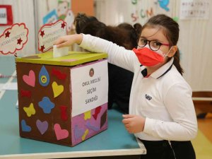 Gaziantep Kolej Vakfı Özel İ̇lkokulu’nda Seçim Heyecanı Sürüyor