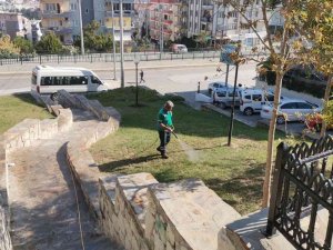 Kuşadası Parklarında Sonbahar Temizliği