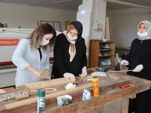 Mardin’de ‘Geçmişin İ̇zleri Geleceğin Eserleri’ Projesi Kapsamında Ahşap Atölyesi Kuruldu