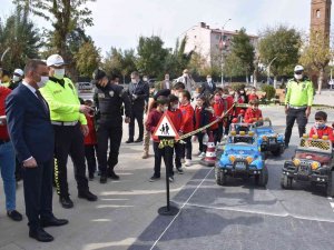 Mobil Trafik Eğitim Tırı Siirt’te Öğrencilerle Buluştu