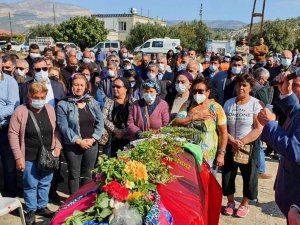 Halk Müziği Sanatçısı Musa Eroğlu’nun Eşi Mersin’de Toprağa Verildi