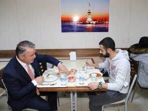 Rektör Elmacı’dan Yemekhaneye Çatkapı