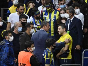 Ali Koç Ve Taraftarlar Arasında Gerginlik