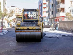 İ̇pekyolu’nda Yol Ve Alt Yapı Çalışmaları Aralıksız Sürüyor