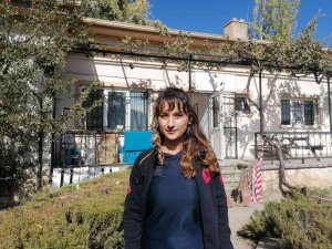 Eğirdir’in Tek Kadın Ambulans Şoförü Tuğba Bolat Zamanla Yarışıyor, Hayat Kurtarıyor