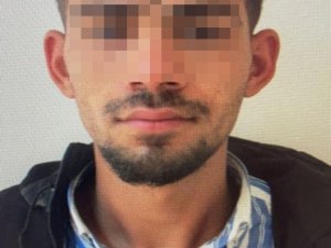 Kendini Polis Olarak Tanıttı, Altın Ve Paraları Alarak Kaçmaya Çalışırken Bekçilere Yakalandı