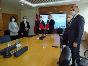 Meb İle Aidata Bilişim Arasında 50 Bin Adet ’Akıllı Tahta’ Alım Sözleşmesi İmzalandı