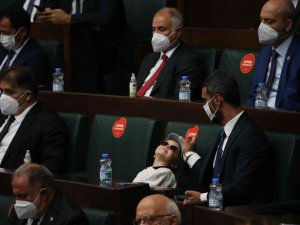 Meclisin Minik Konuğu Ak Parti Grup Toplantısı’nı İzledi