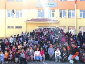 Erü Spor Bilimleri Fakültesi’nden Tomarza’da ‘Sporla Tanışan Minik Yürekler’ Etkinliği