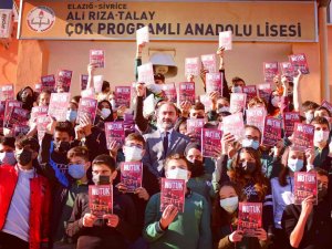 Chp Elazığ İ̇l Başkanı Duran, Öğrencilere Nutuk Kitabını Hediye Etti