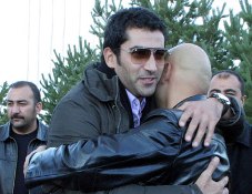 Kenan İmirzalıoğlu teskere aldı!
