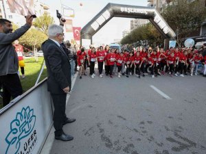 Cumhuriyet Coşkusu Koşu İle Başladı
