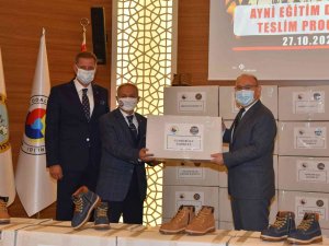 İ̇htiyaç Sahibi Çocukların Ayakları Üşümeyecek