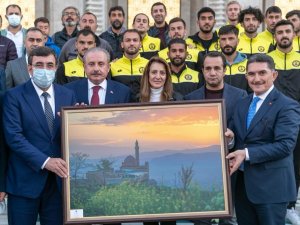 Türkiye Büyük Millet Meclisi Başkanı Şentop Ağrı 1970 Spor Kulübü’nü Kabul Etti