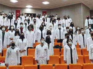 Fü Tıp Fakültesi Öğrencileri Beyaz Önlüklerini Giydi