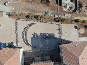 Cumhuriyet’in 98’inci Yılında 900 Öğrenciden Ay Yıldız Kareografisi