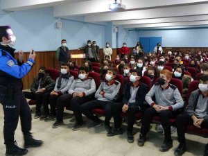 Yüksekova Polisi 6 Bin Öğrenciye Ders Vererek Büyük Bir Başarıya İmza Attı