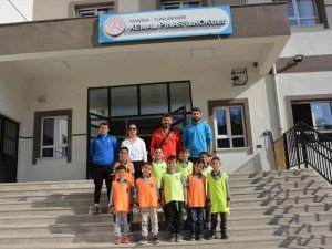 Yunusemre Belediyespor Okullarda Yıldız Futbolcu Avında