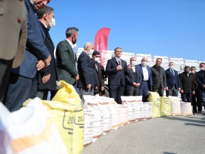 Doğal Afetlerde Zarar Gören Çiftçilere Buğday Tohumu Ve Gübre Desteği