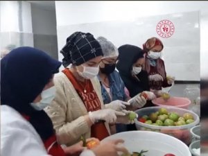 Yurt Bahçesi’nde Yetiştirilen Sebzelerle Turşu Yaptılar