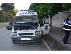 Zabıta Müdürlüğü Minibüsü Yüksek Tempoya Dayanamadı