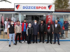 Başkan Özlü Düzcespor Taraftarına Hediye Bilet