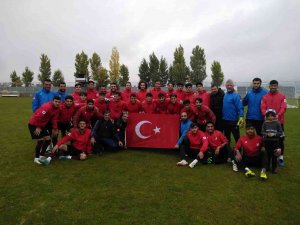 Elazığspor, 29 Ekim’i Türk Bayrağı Açarak Kutladı