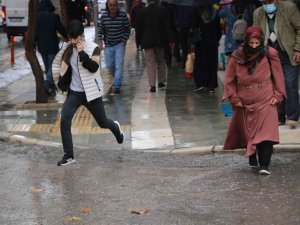 Elazığ’da Sağanak Yağış Etkili Oldu