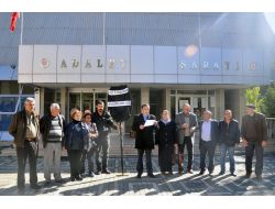 Chp Gümüşhane’de Adliyeye Siyah Çelenk Bıraktı
