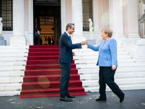 Merkel: “Türkiye Komşumuz Ve Müttefikimiz”
