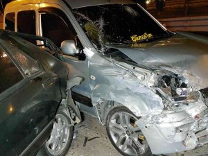 Kapısı Açılan Otomobil Kazaya Sebep Oldu: 7 Yaralı