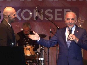 Ümraniye’de Soner Sarıkabadayı Konseri