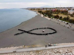 Geleceğin Ebeleri, Meme Kanserine Dikkat Çekmek İçin Klip Hazırladı