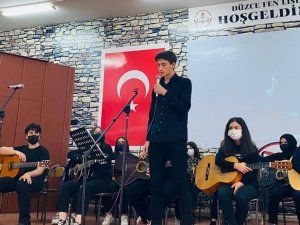 Öğrencilerden Coşkulu Kutlama