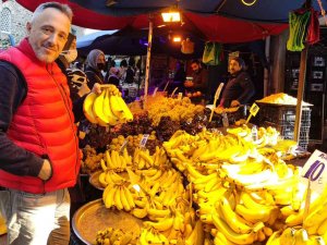 Vatandaşlar Muza Akın Etti, Pazarcılar Ton Ton Satıyor