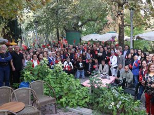120 Bin Üyeli Eski Bursalılar Grubu Geleneksel Toplantıda Buluştu
