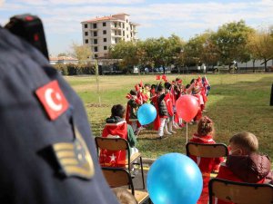 Minik Öğrenciler Jandarmada Hem Eğlendi Hem Eğitim Aldı