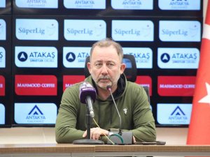 Yalçın: “Oyuncuların Hangi Camiada Olduğunu Biraz Daha Anlamaları Lazım”