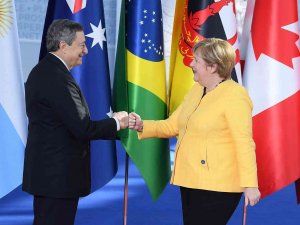 Merkel: “Dünya Ticaret Örgütü Kendini Yenilemeli”