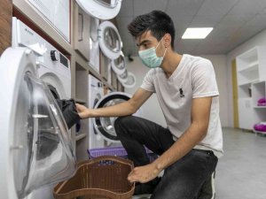 Mersin’de ’Çamaşır Kafe’ Üniversitelilerin Akınına Uğruyor