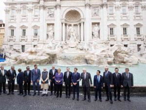 G20 Liderleri, Roma’daki Trevi Çeşmesi Önünde Aile Fotoğrafı Çektirdi