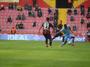 Süper Lig: Kayserispor: 0 - Fatih Karagümrük: 1 (İ̇lk Yarı)