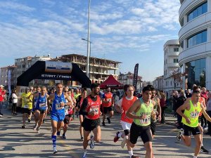 Çaycuma, ’Koşabiliyorken Koş’ Dedi; 15 Km Zorlu Parkurda Yarıştı