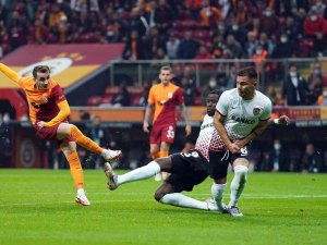 Spor Toto Süper Lig: Galatasaray: 1 - Gaziantep Fk: 0 (İ̇lk Yarı)