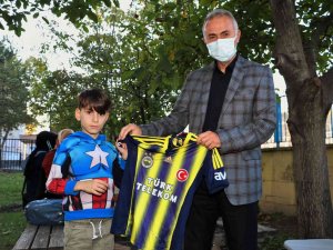 Trabzonsporlu Başkandan, Fenerbahçeli Mehmet Can’a ’Forma’ Hediyesi