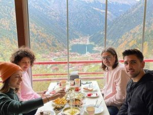 Bakasetas Sevgilisi İle Uzungöl’ü Gezdi