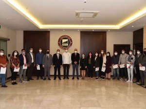 İ̇hracat Akademisi’nden Mezun Olanlara Sertifikaları Verildi