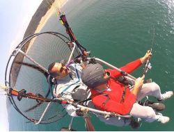 Paramotor İle Havada Balık Tutmaya Kalktılar