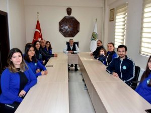 Başkan Bozkurt İ̇nönü Belediyesi Sporcuları İle Toplantı Yaptı