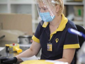 Ukrayna’da Posta Şirketinden Aşı Olanlara Para Ödülü